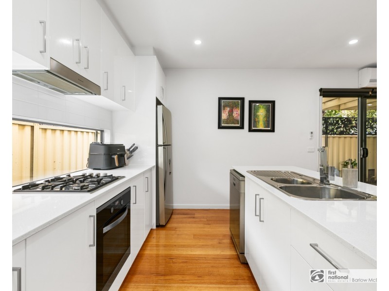 2/166 Grieve Parade, Altona VIC 3018