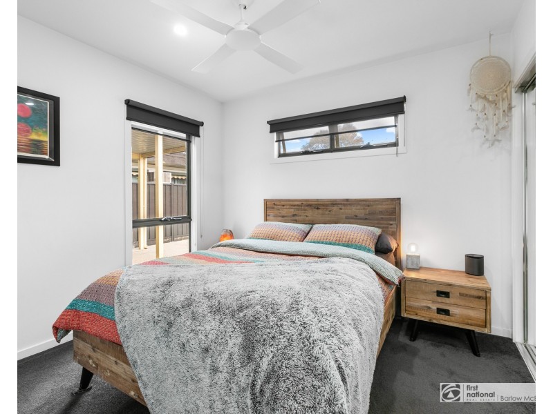 2/166 Grieve Parade, Altona VIC 3018