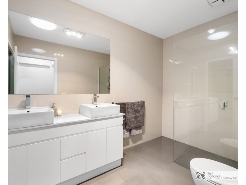 2/166 Grieve Parade, Altona VIC 3018