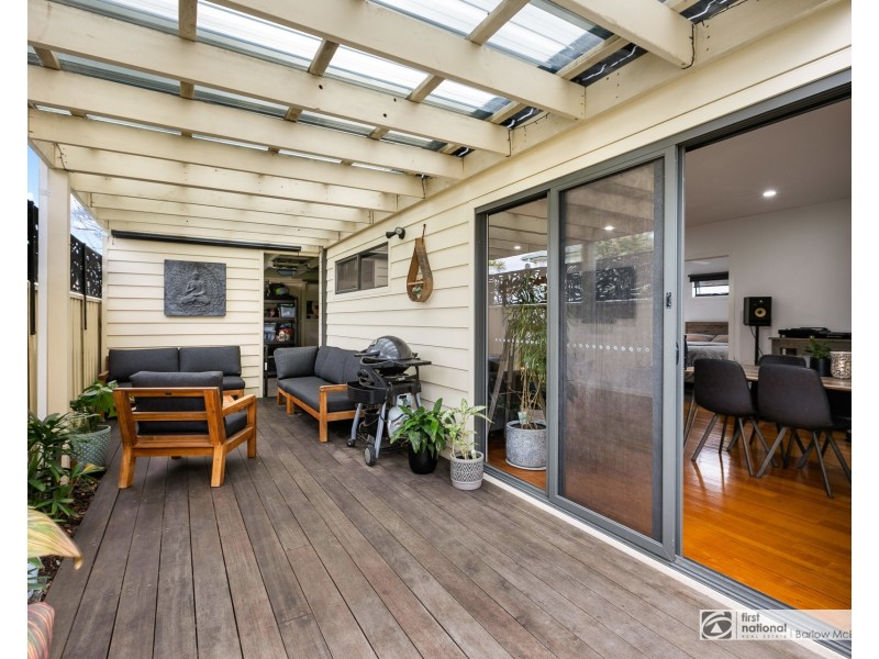 2/166 Grieve Parade, Altona VIC 3018