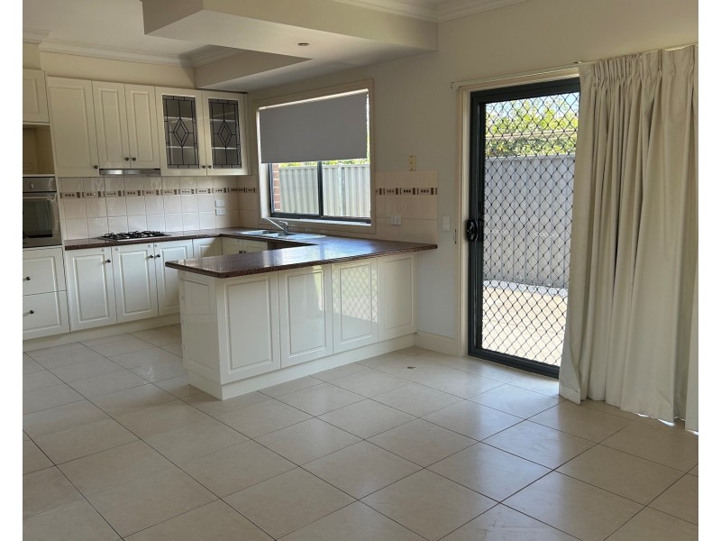 2/22 Dickenson Street, Altona Meadows VIC 3028