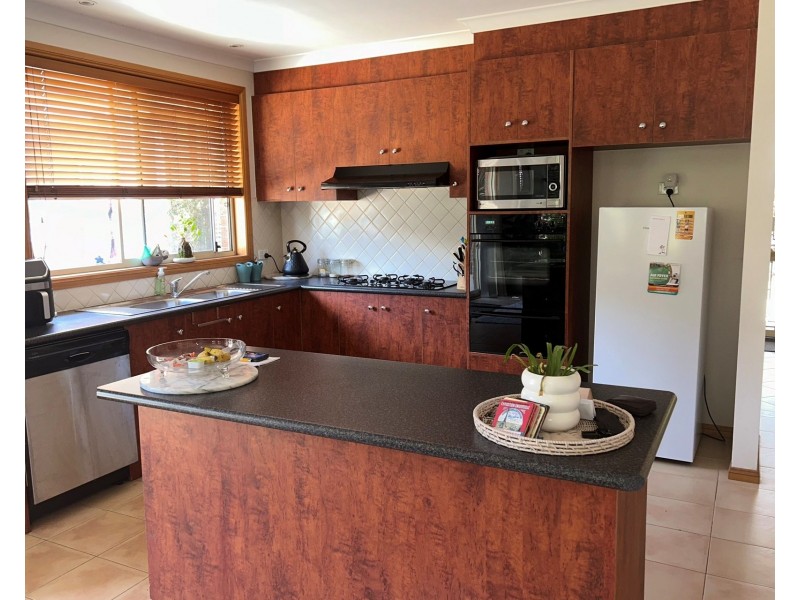 6 Elidon Crescent, Point Cook VIC 3030