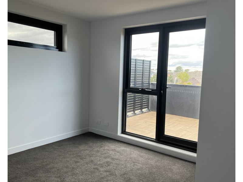 102/118 Pier Street, Altona VIC 3018