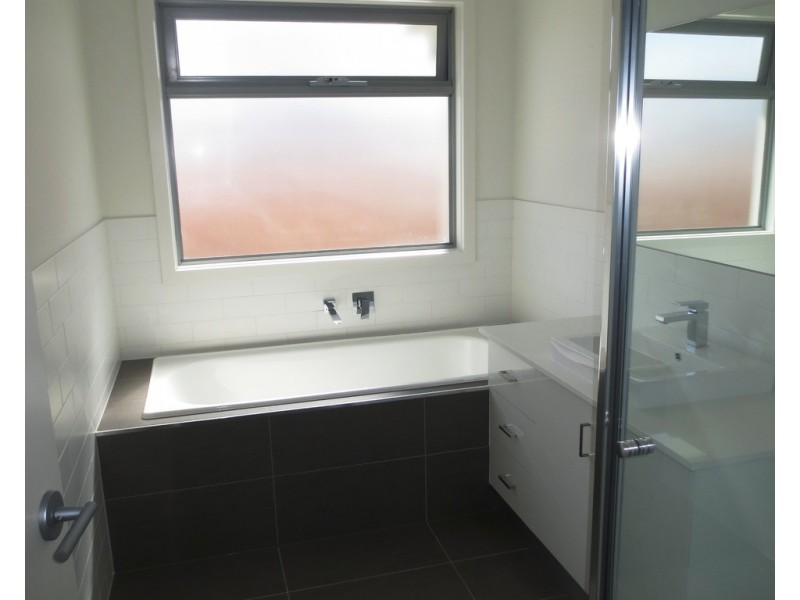 2/14 Hancock Street, Altona VIC 3018