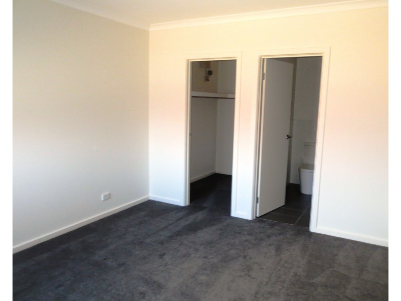 2/14 Hancock Street, Altona VIC 3018