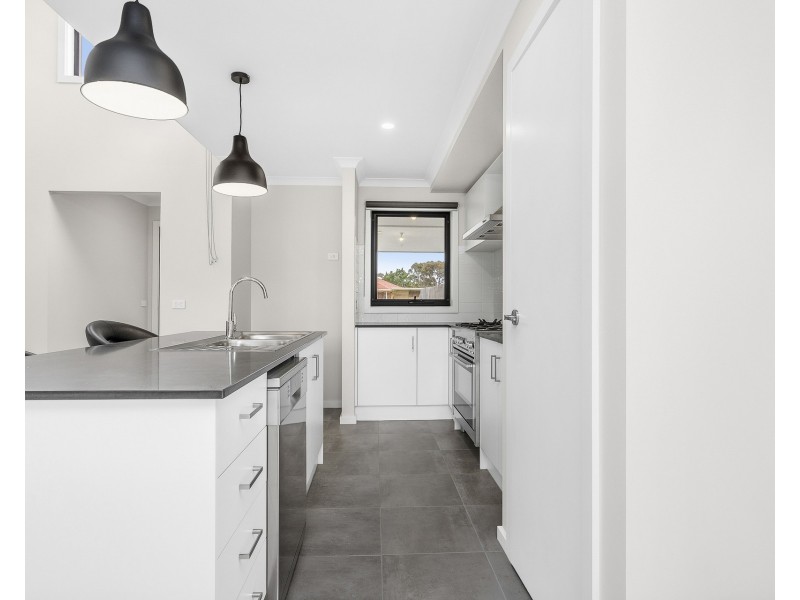 2/5 Isaacs Street, Laverton VIC 3028