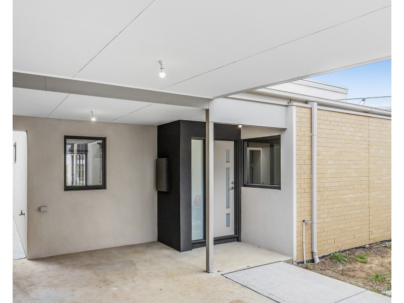 2/5 Isaacs Street, Laverton VIC 3028
