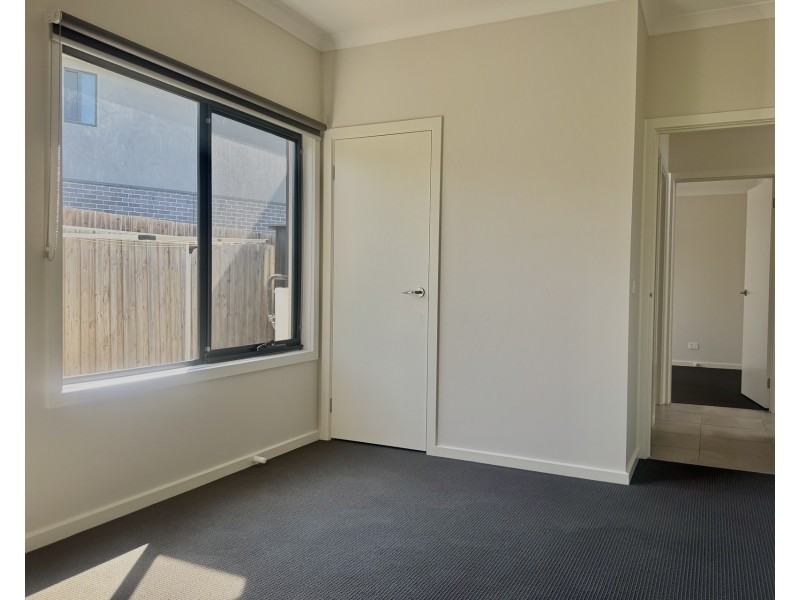 2/5 Isaacs Street, Laverton VIC 3028