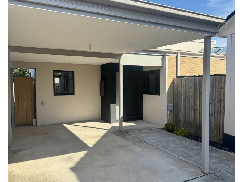 2/5 Isaacs Street, Laverton VIC 3028