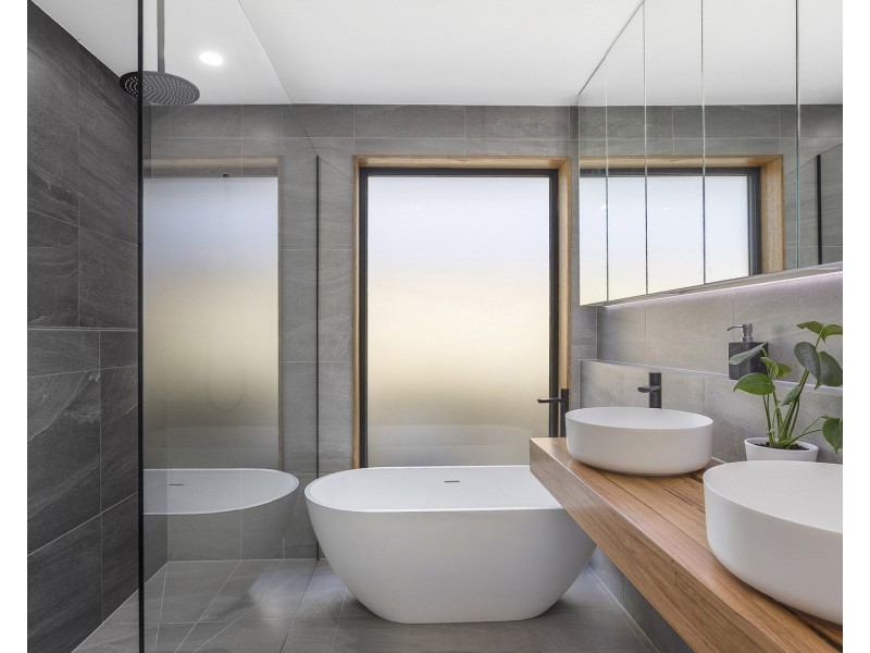 1B Curlew Avenue, Altona VIC 3018