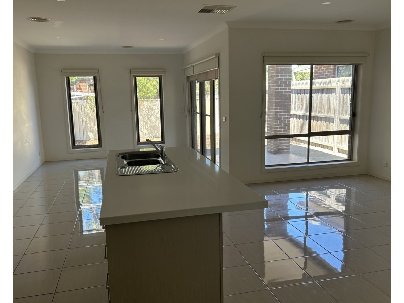 2/17 Murphy Street, Altona North VIC 3025