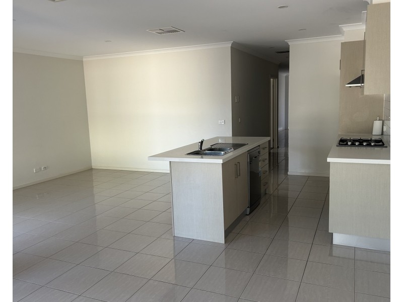 2/17 Murphy Street, Altona North VIC 3025