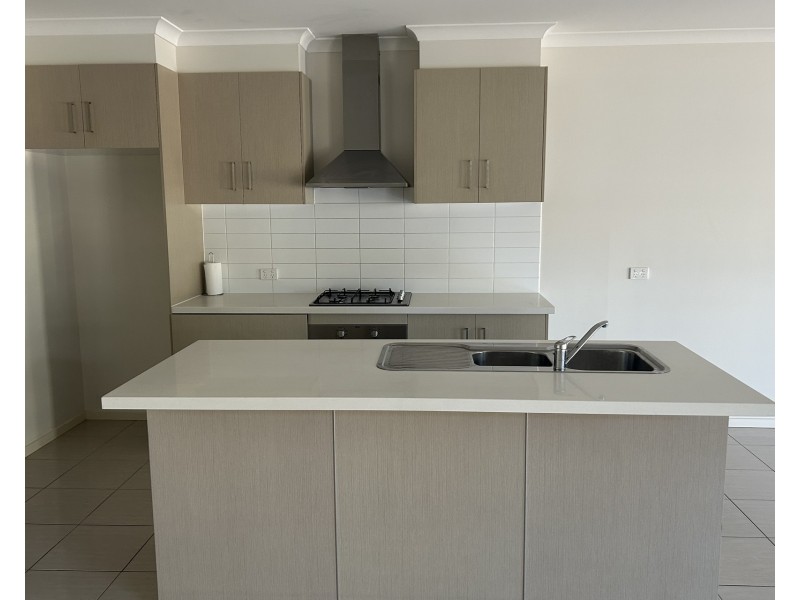 2/17 Murphy Street, Altona North VIC 3025