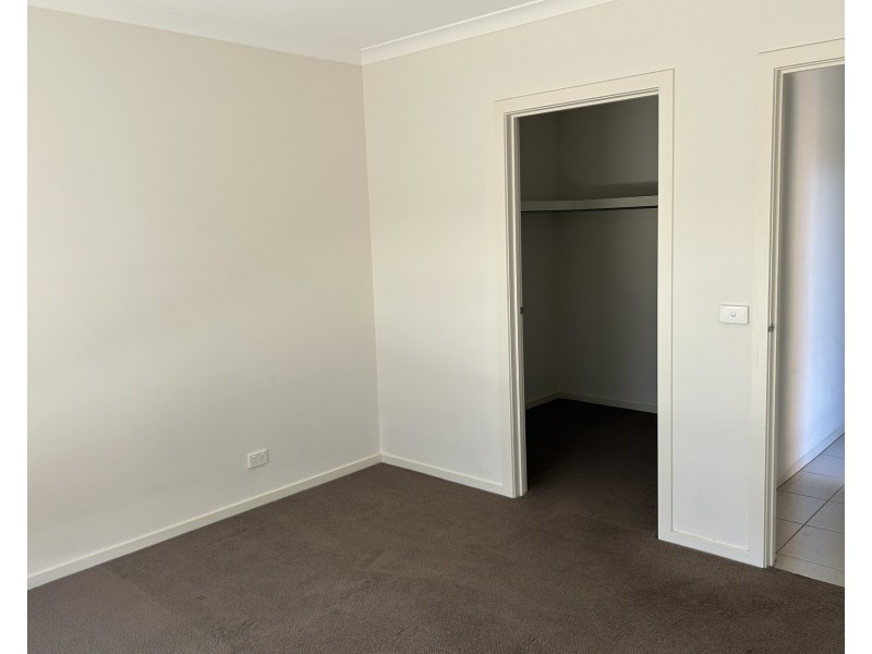 2/17 Murphy Street, Altona North VIC 3025