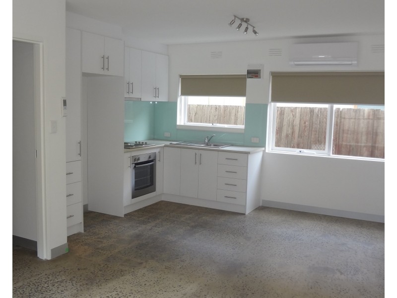 2/16 Warleigh Road, West Footscray VIC 3012