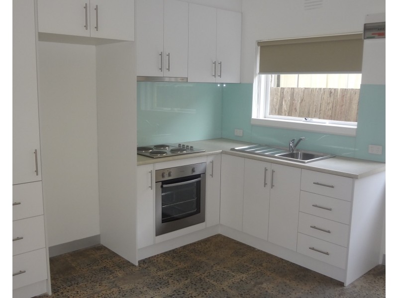 2/16 Warleigh Road, West Footscray VIC 3012