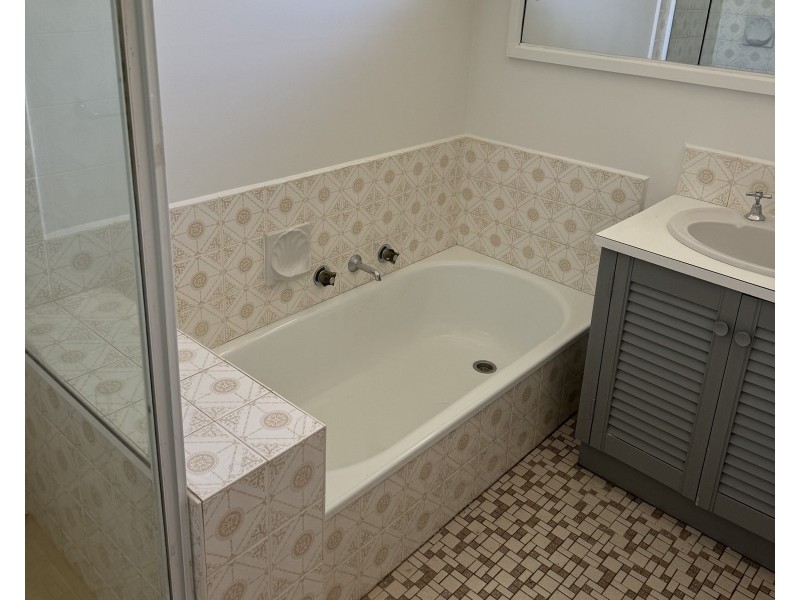 2/19 Railway Street North, Altona VIC 3018