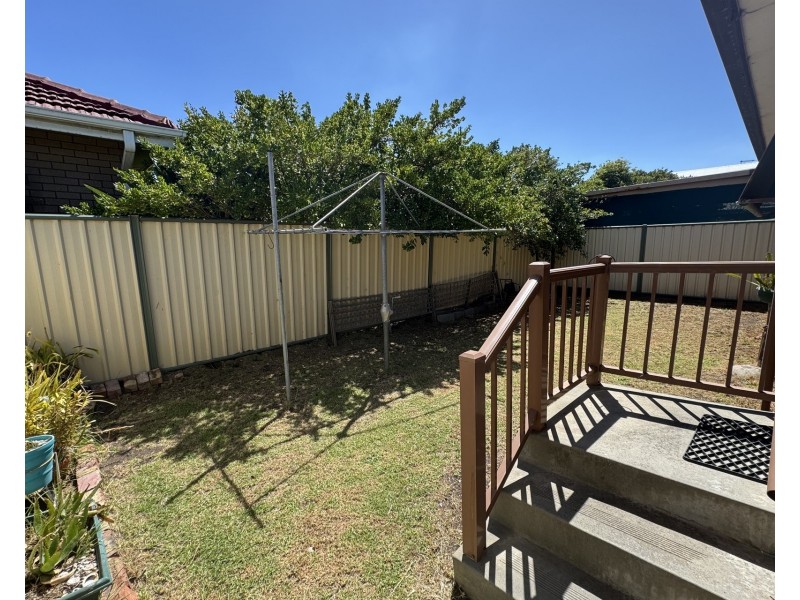 2/19 Railway Street North, Altona VIC 3018