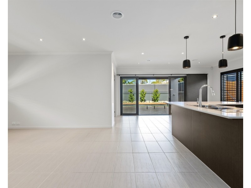 39 Chifley Avenue, Altona VIC 3018