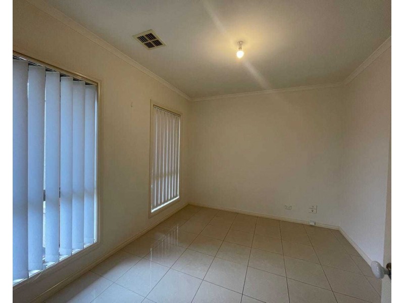 1/52 Myers Parade, Altona Meadows VIC 3028