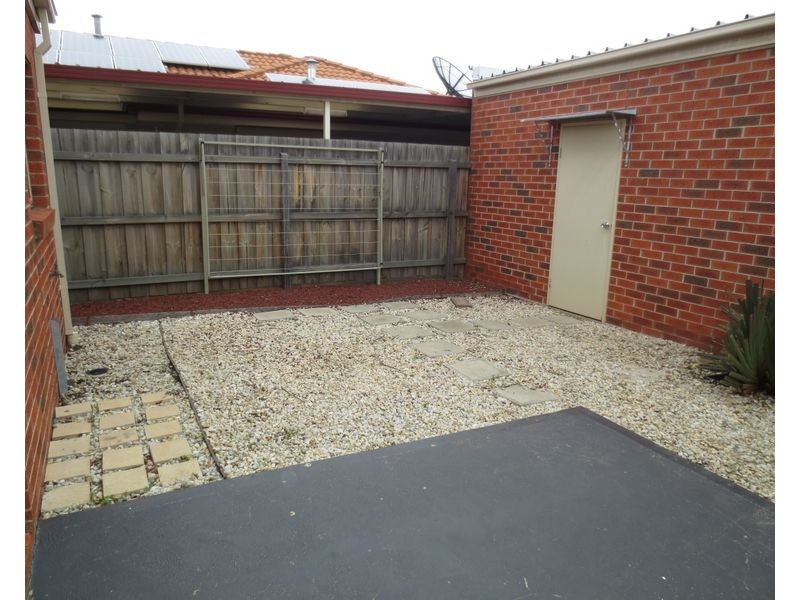 1/52 Myers Parade, Altona Meadows VIC 3028