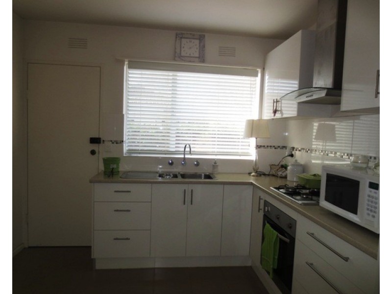 1/83 Railway Street North, Altona VIC 3018