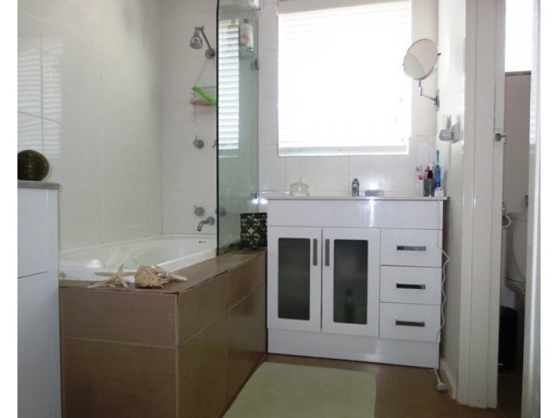 1/83 Railway Street North, Altona VIC 3018