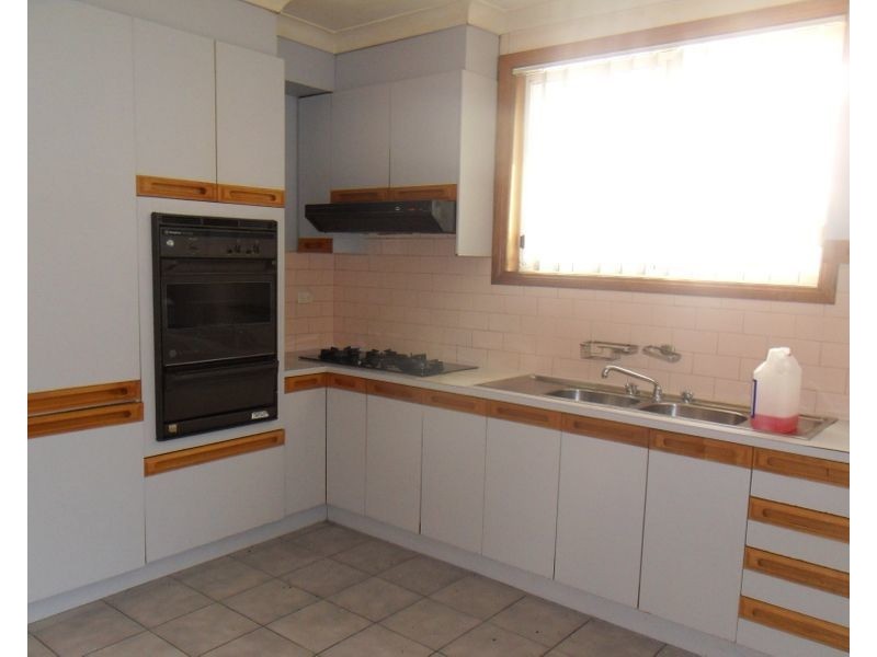 2/18 Karingal Street, Altona VIC 3018