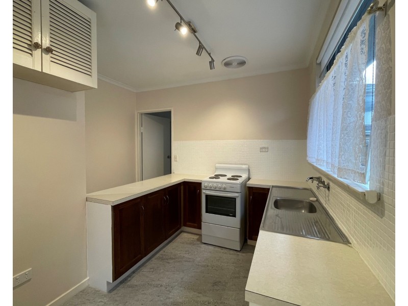 12/261 Civic Parade, Altona VIC 3018