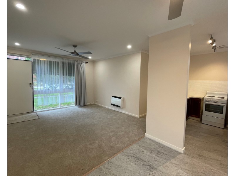 12/261 Civic Parade, Altona VIC 3018