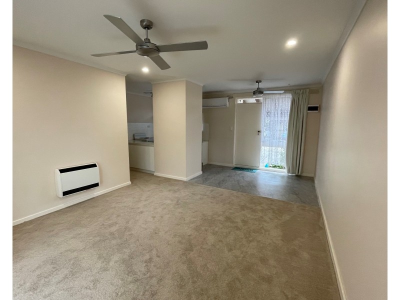 12/261 Civic Parade, Altona VIC 3018