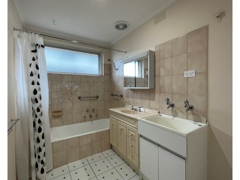 12/261 Civic Parade, Altona VIC 3018