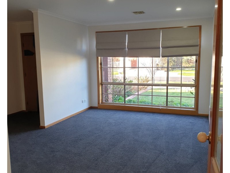 5 Pringle Place, Altona Meadows VIC 3028