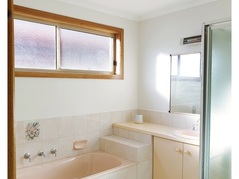 5 Pringle Place, Altona Meadows VIC 3028