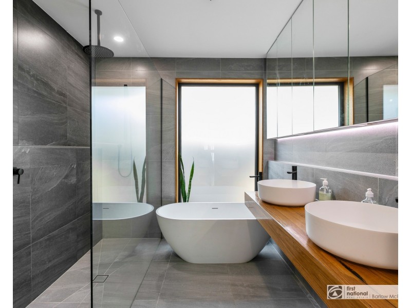 1B Curlew Avenue, Altona VIC 3018