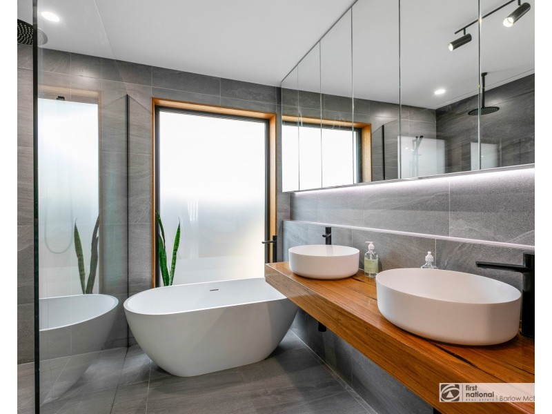 1B Curlew Avenue, Altona VIC 3018