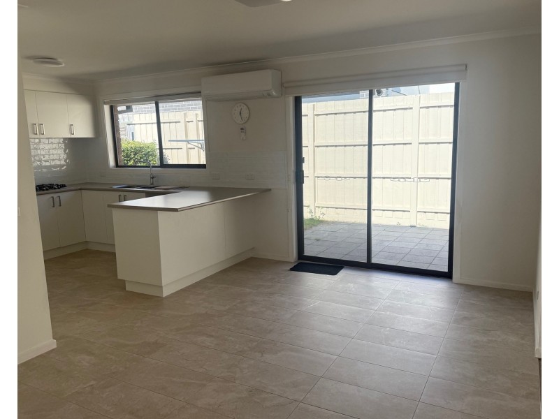 2/80 Civic Parade, Altona VIC 3018