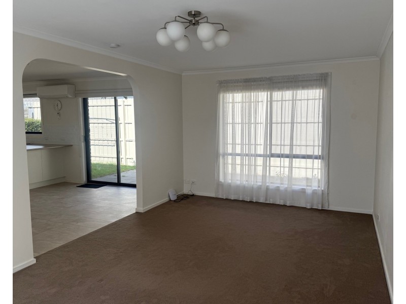 2/80 Civic Parade, Altona VIC 3018