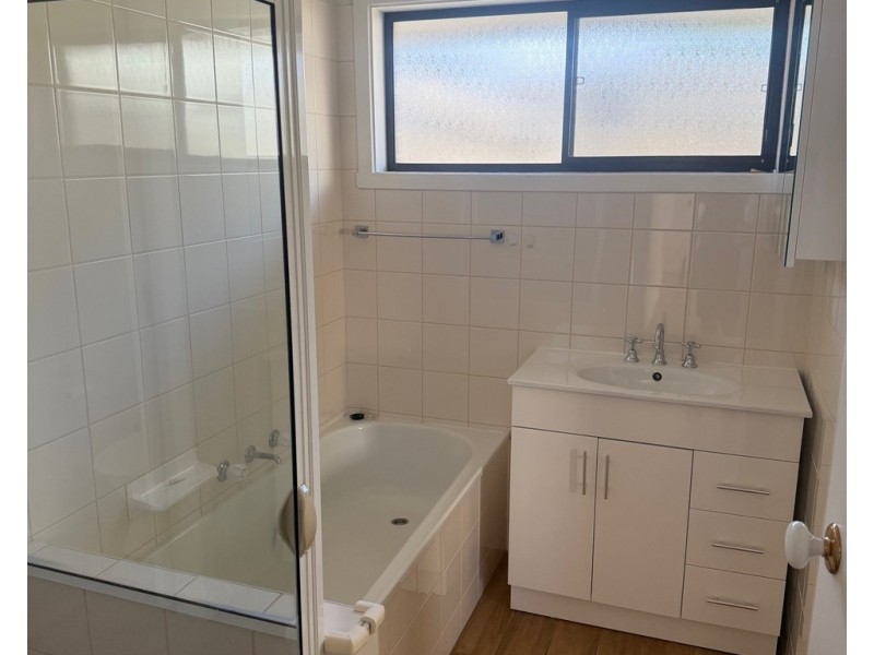 2/80 Civic Parade, Altona VIC 3018