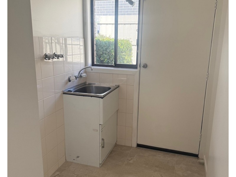 2/80 Civic Parade, Altona VIC 3018