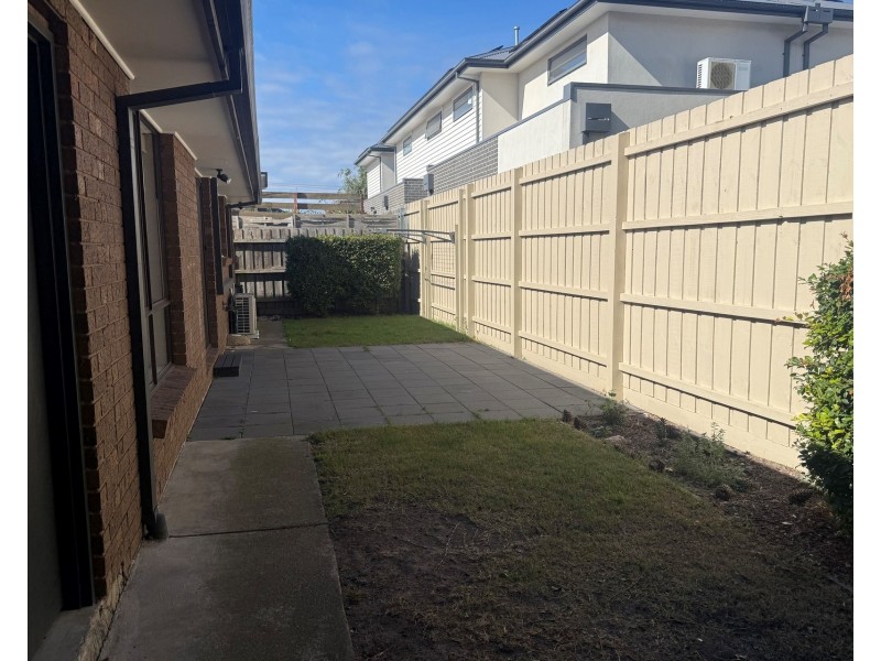 2/80 Civic Parade, Altona VIC 3018