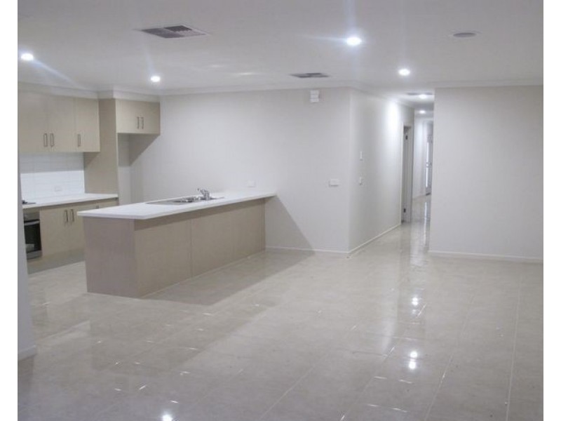 2/23 Murphy Street, Altona North VIC 3025