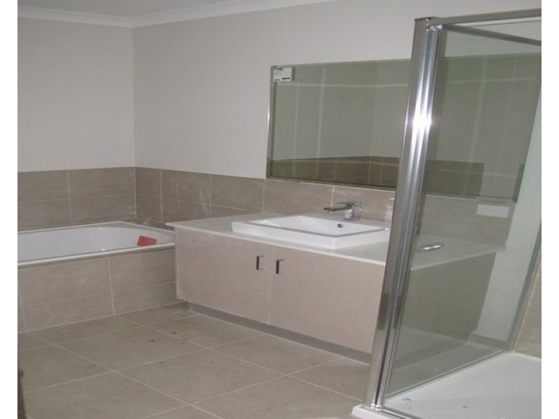 2/23 Murphy Street, Altona North VIC 3025