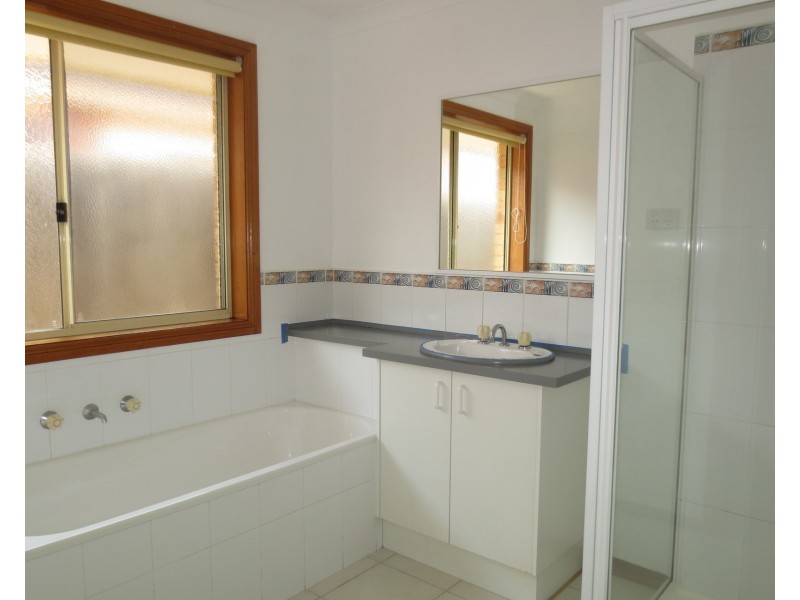 2 Russell Court, Altona Meadows VIC 3028