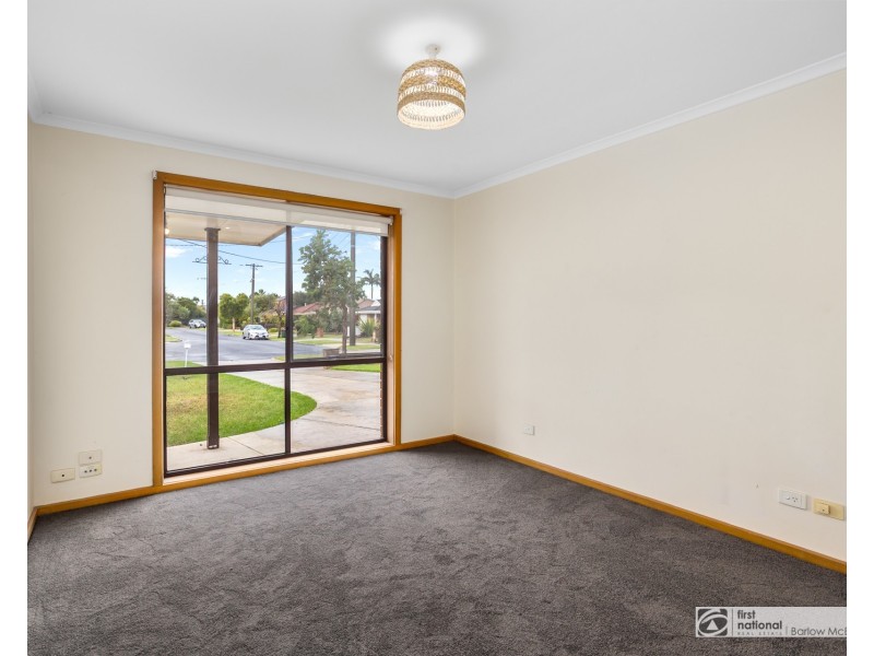1/10 Cox Court, Altona Meadows VIC 3028
