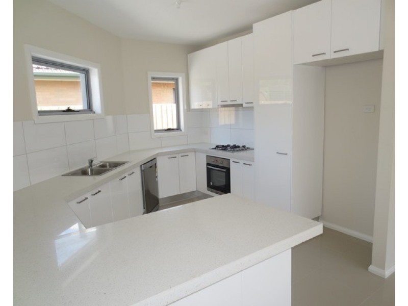 2/12 Seagull Avenue, Altona VIC 3018