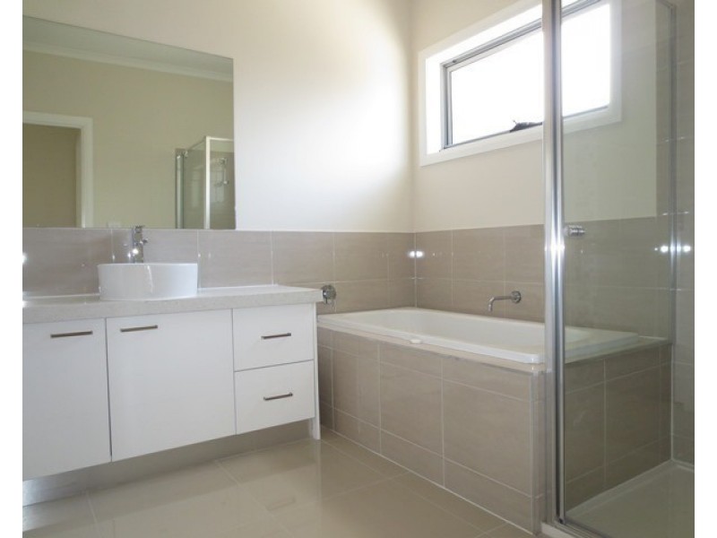 2/12 Seagull Avenue, Altona VIC 3018