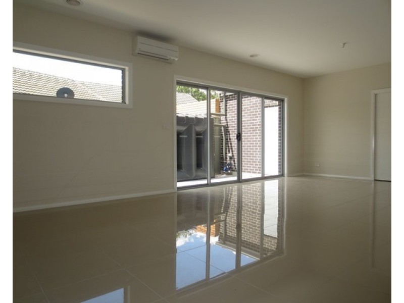 2/12 Seagull Avenue, Altona VIC 3018