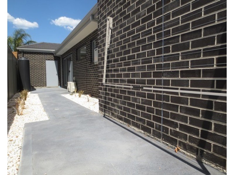 2/12 Seagull Avenue, Altona VIC 3018