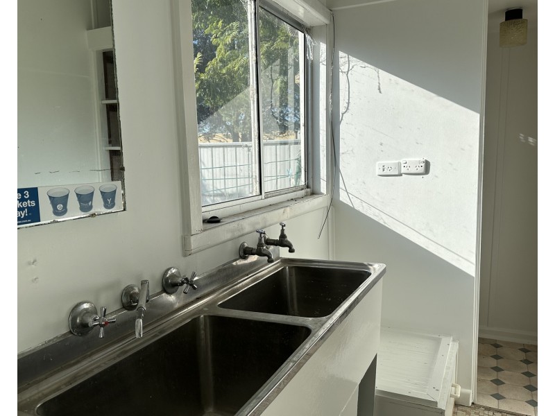 4 Den Dulk Avenue, Altona VIC 3018